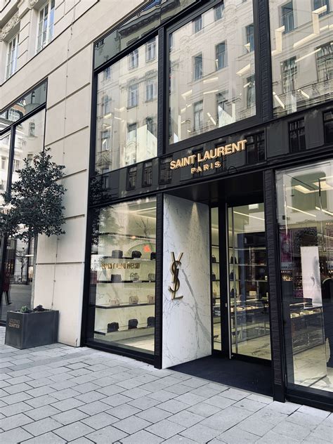 nombre de boutiques yves saint laurent dans le monde|yves st laurent site officiel.